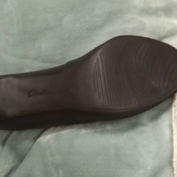 Clarks Collections Women's Black Leather High Heels Soft Cushion - Picture 9 of 11